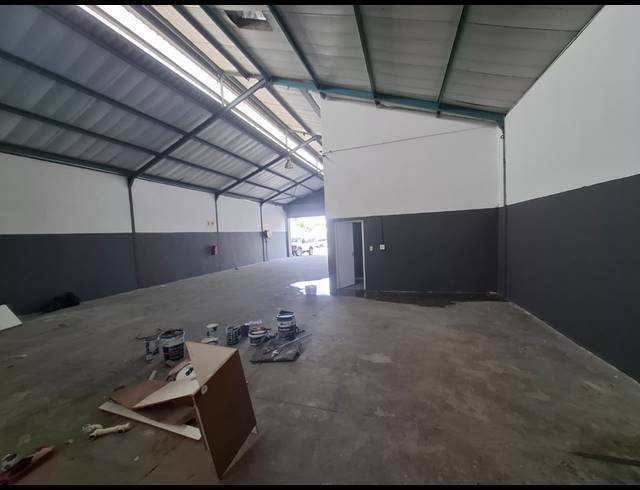 401M² WAREHOUSE TO LET IN STIKLAND INDUSTRIAL